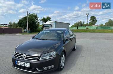 Седан Volkswagen Passat 2011 в Новояворовске