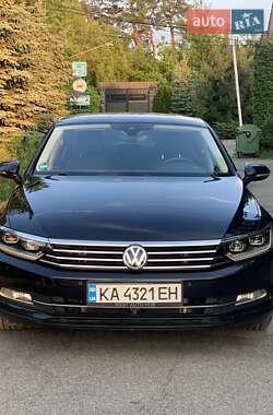 Седан Volkswagen Passat 2018 в Киеве