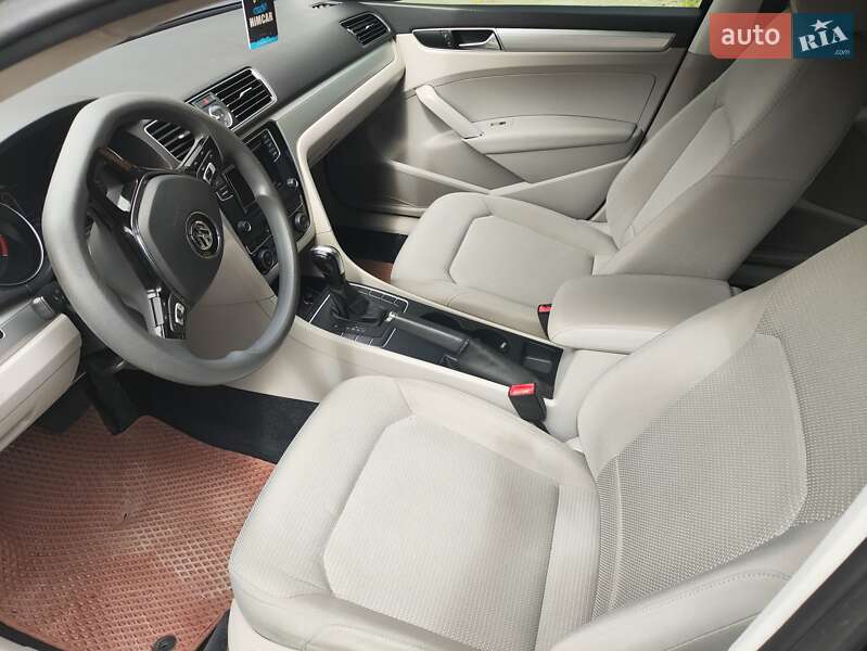 Седан Volkswagen Passat 2016 в Тернополе