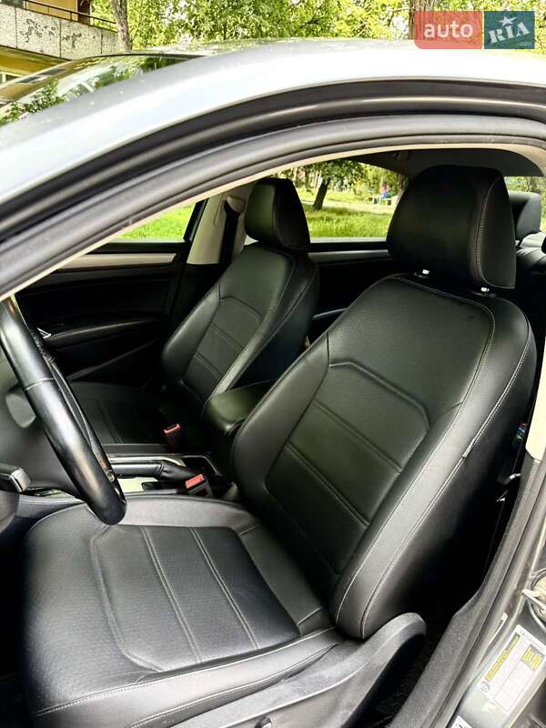 Седан Volkswagen Passat 2019 в Киеве фото 13 Седан Volkswagen Passat 2019 в Киеве