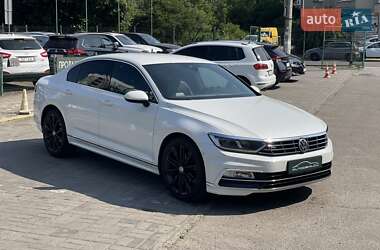 Седан Volkswagen Passat 2018 в Чернівцях