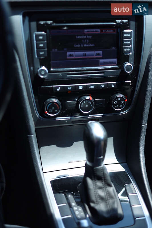 Седан Volkswagen Passat 2014 в Ужгороде