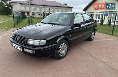 Седан Volkswagen Passat 1995 в Стрые