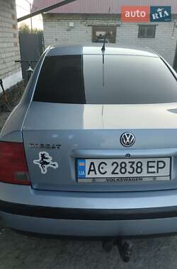 Седан Volkswagen Passat 1998 в Рожище