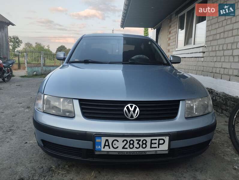 Седан Volkswagen Passat 1998 в Рожище