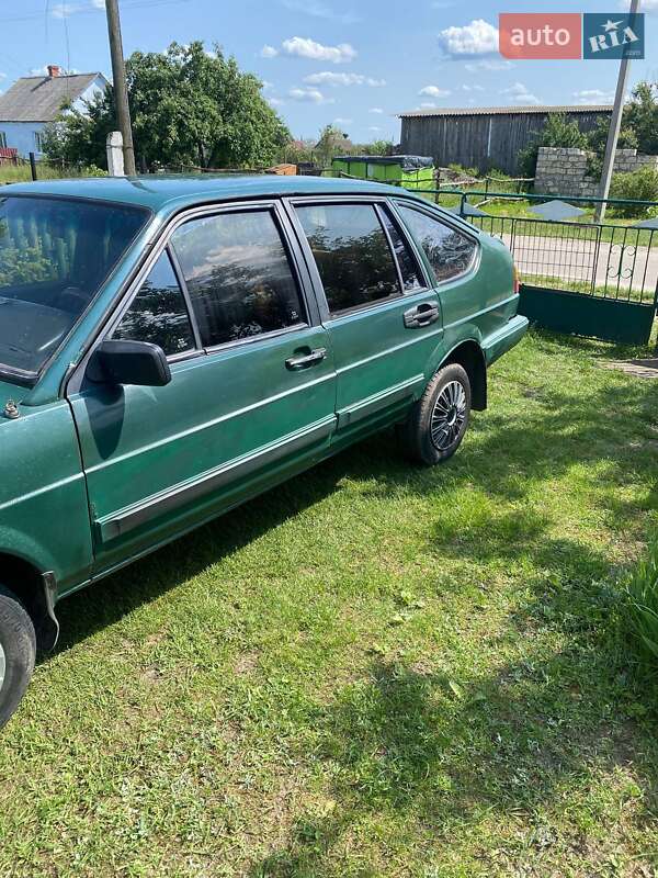 Седан Volkswagen Passat 1987 в Березному