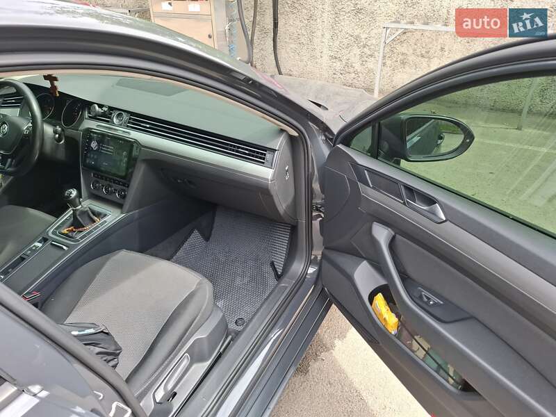 Универсал Volkswagen Passat 2015 в Конотопе