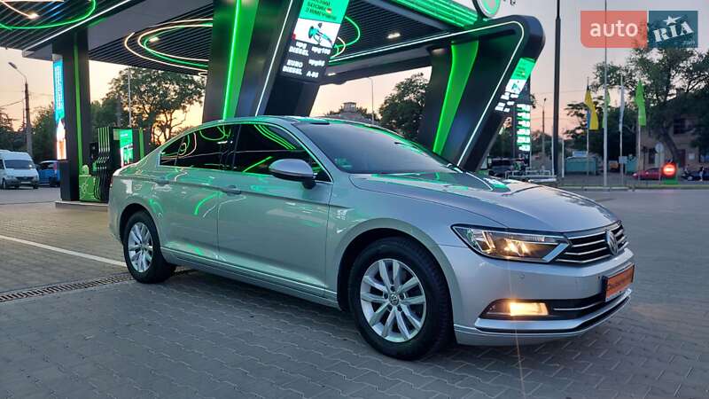 Седан Volkswagen Passat 2016 в Одесі