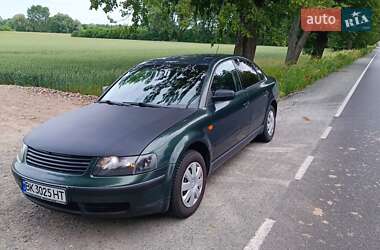 Седан Volkswagen Passat 1997 в Ровно