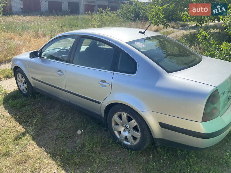 Седан Volkswagen Passat 2003 в Очакове