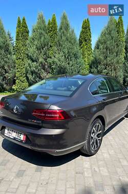 Седан Volkswagen Passat 2016 в Львове