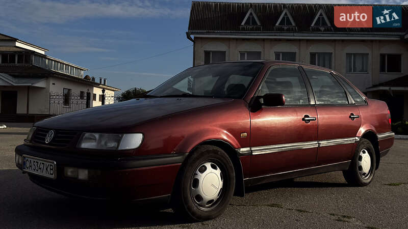 Седан Volkswagen Passat 1996 в Черкасах
