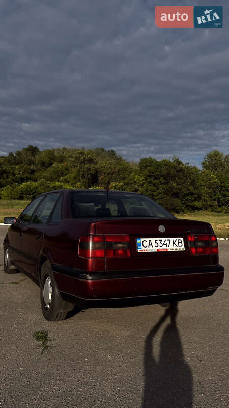 Седан Volkswagen Passat 1996 в Черкасах