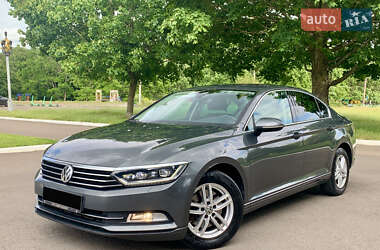 Седан Volkswagen Passat 2016 в Рівному