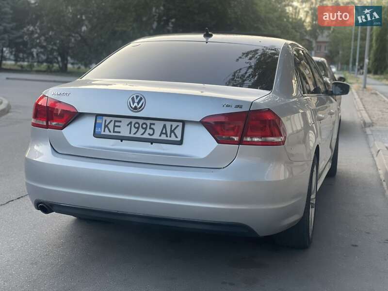 Седан Volkswagen Passat 2014 в Днепре