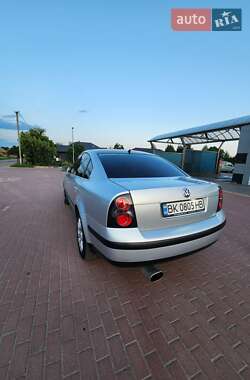 Седан Volkswagen Passat 2001 в 