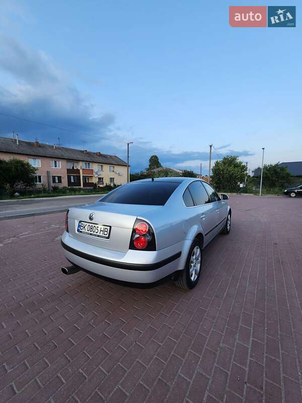 Седан Volkswagen Passat 2001 в Томашгороде