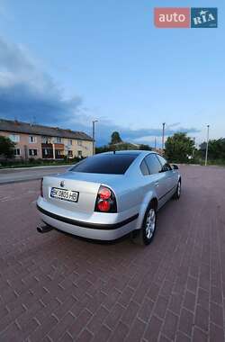Седан Volkswagen Passat 2001 в 