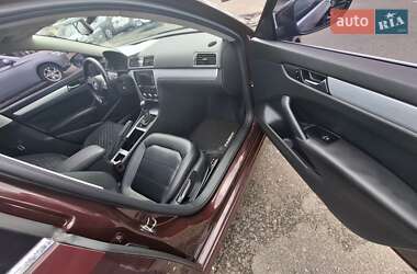 Седан Volkswagen Passat 2011 в 