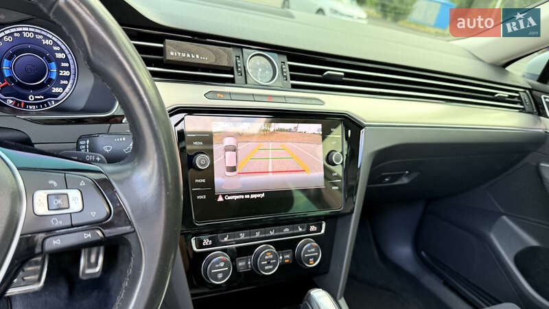 Седан Volkswagen Passat 2016 в Києві