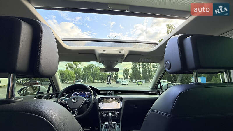 Седан Volkswagen Passat 2016 в Києві