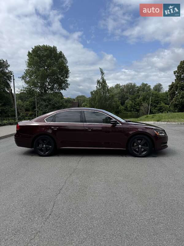 Седан Volkswagen Passat 2012 в Чернігові