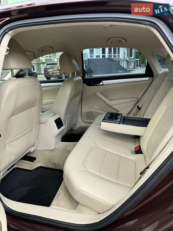 Седан Volkswagen Passat 2012 в Чернігові