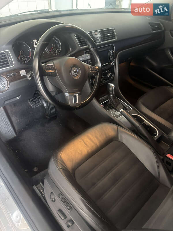 Седан Volkswagen Passat 2014 в Нововоронцовке