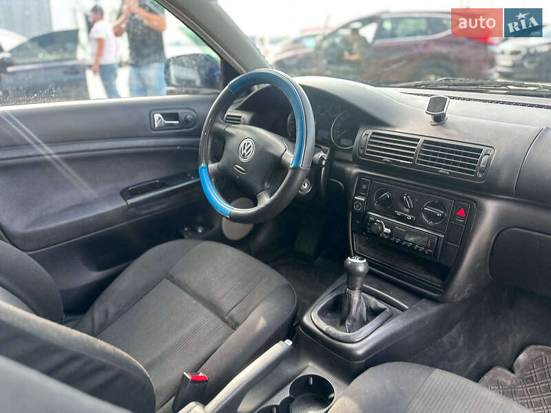 Седан Volkswagen Passat 2002 в Львове