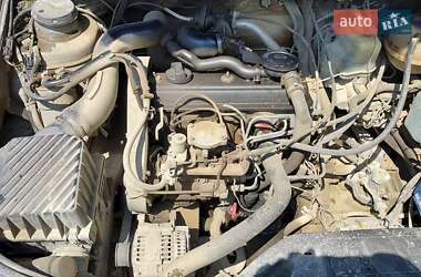 Седан Volkswagen Passat 1992 в 