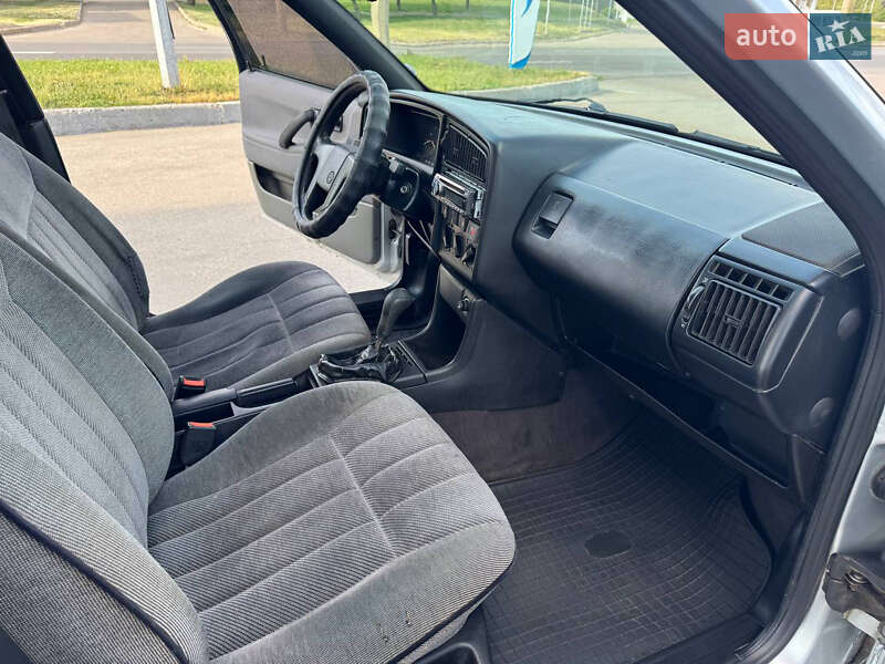 Седан Volkswagen Passat 1989 в Харкові