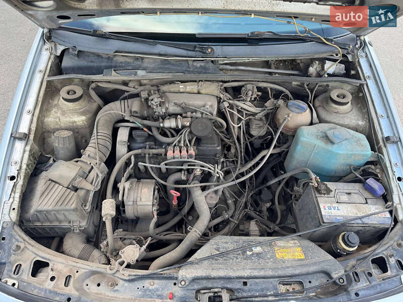 Седан Volkswagen Passat 1989 в Харкові