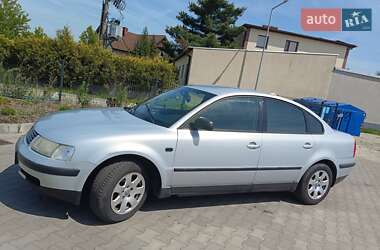 Седан Volkswagen Passat 1997 в Бучачі