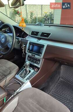 Универсал Volkswagen Passat 2011 в 