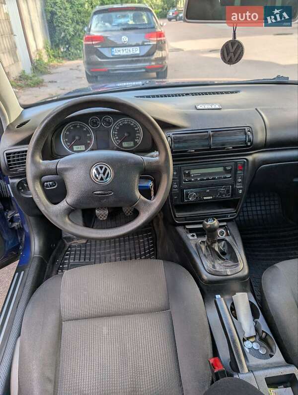 Седан Volkswagen Passat 2002 в Житомире