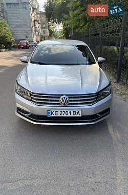 Седан Volkswagen Passat 2015 в Дніпрі