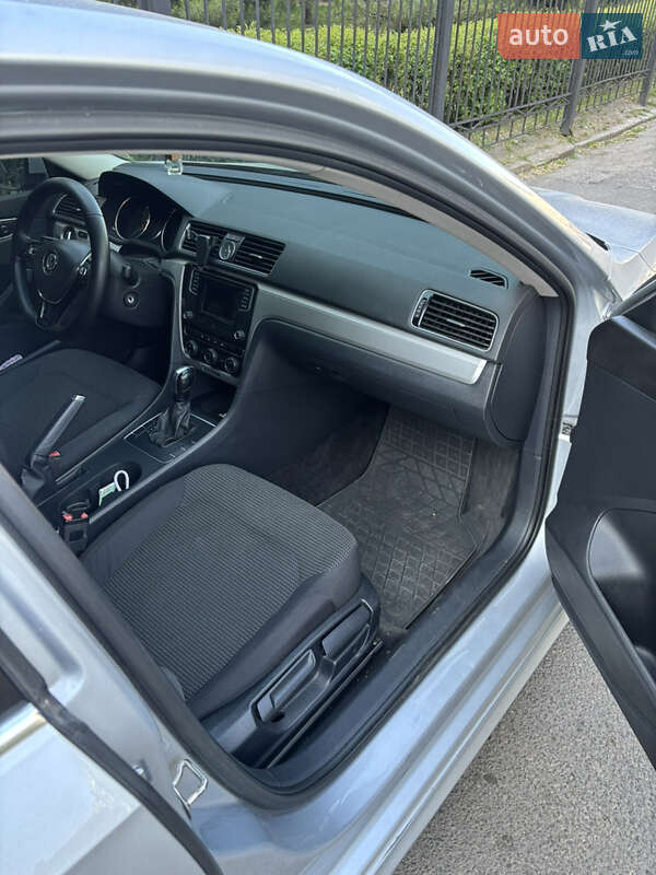 Седан Volkswagen Passat 2015 в Днепре