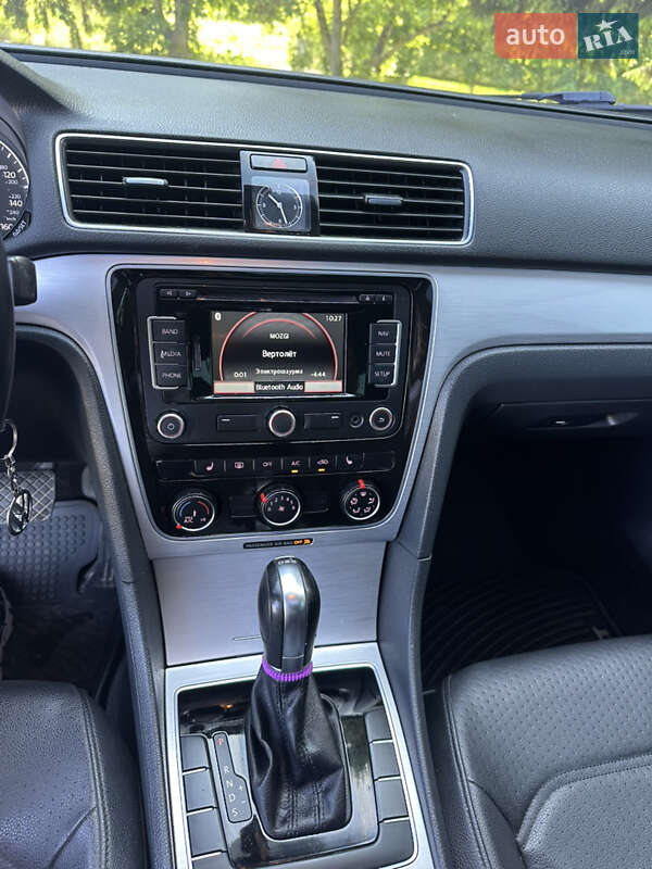 Седан Volkswagen Passat 2013 в Дубні