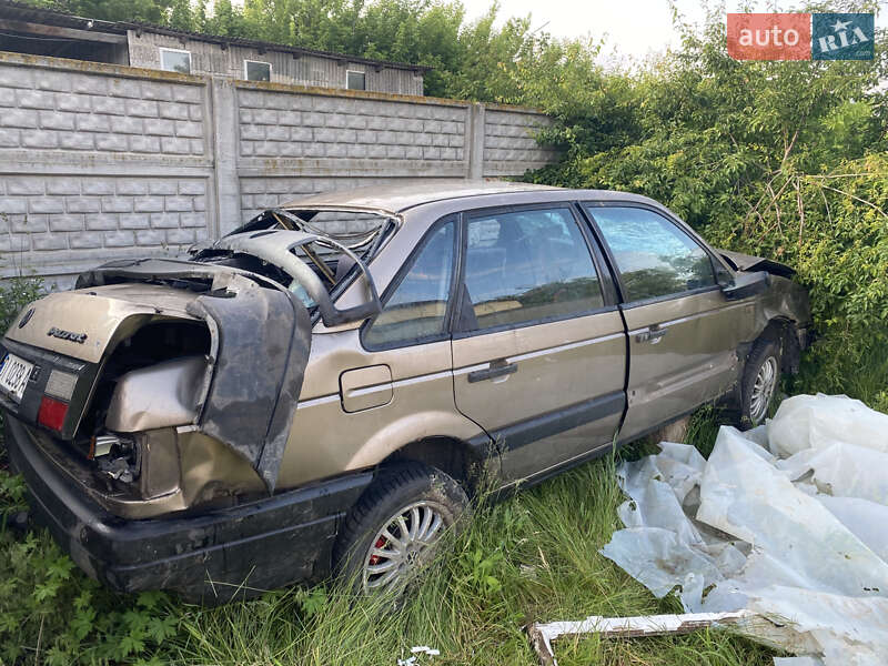 Седан Volkswagen Passat 1990 в 