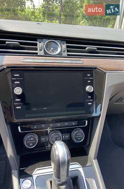 Универсал Volkswagen Passat 2017 в Могилев-Подольске