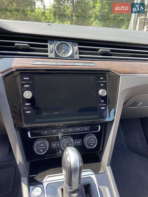 Универсал Volkswagen Passat 2017 в Могилев-Подольске