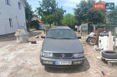 Седан Volkswagen Passat 1995 в Скнилові