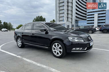 Седан Volkswagen Passat 2011 в Киеве