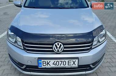 Универсал Volkswagen Passat 2011 в Ровно