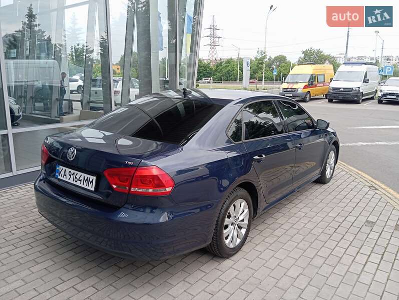 Седан Volkswagen Passat 2014 в Києві