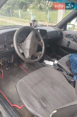 Универсал Volkswagen Passat 1992 в 
