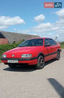 Седан Volkswagen Passat 1991 в Жовкве