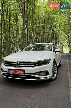 Универсал Volkswagen Passat 2021 в Луцке