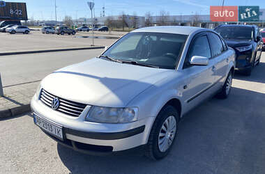 Седан Volkswagen Passat 2000 в 
