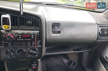 Седан Volkswagen Passat 1990 в Дубно